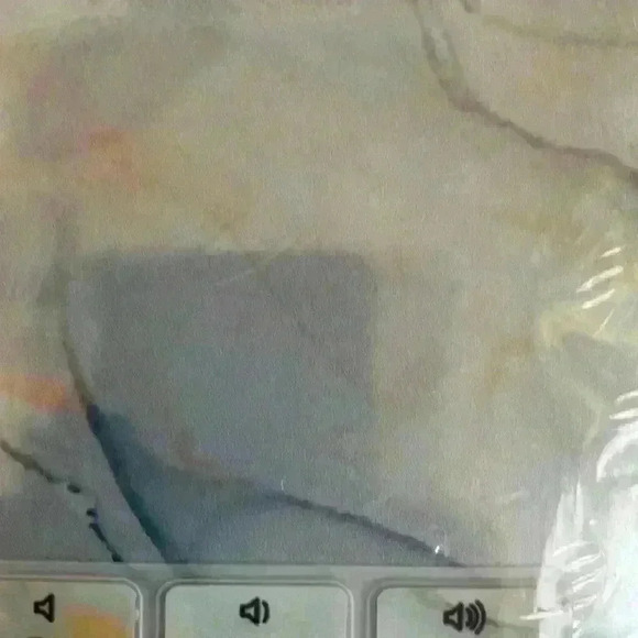 NWT AOGGY MacBook Air 13 case and keyboard cover - Picture 2 of 4